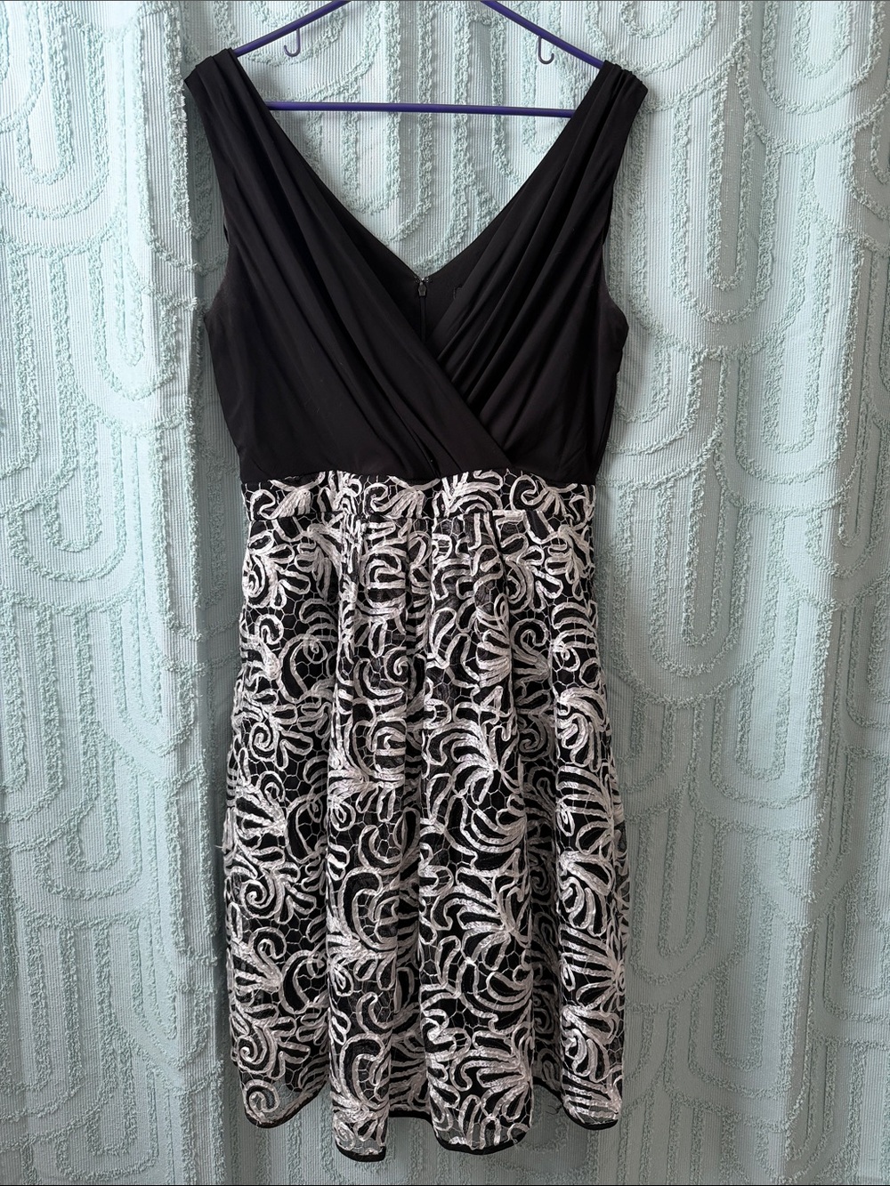 Roz & Ali Black and White Sleeveless Lace-Overlay Dress